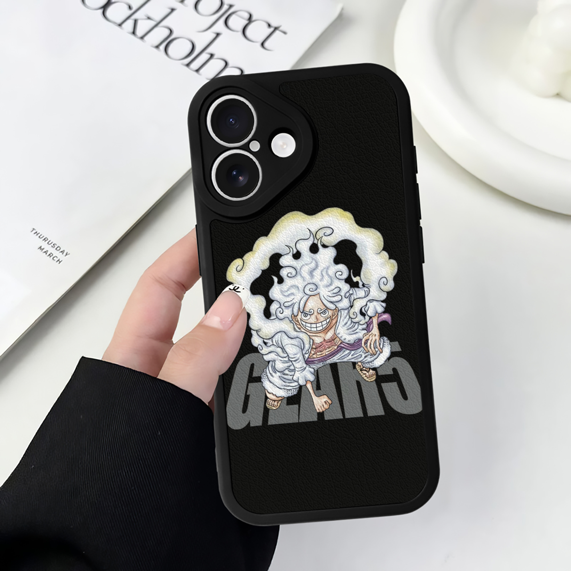 （画像用） ワンピース モンキー・D・ルフィ ONE PIECE Monkey D. Luffy 【iPhone 16シリーズ対応】シリコンスマホケース（レザー調） 材質：シリコン
